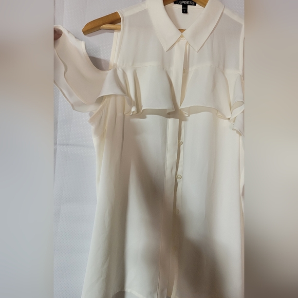 Express cold shoulder button up blouse - Picture 3 of 3